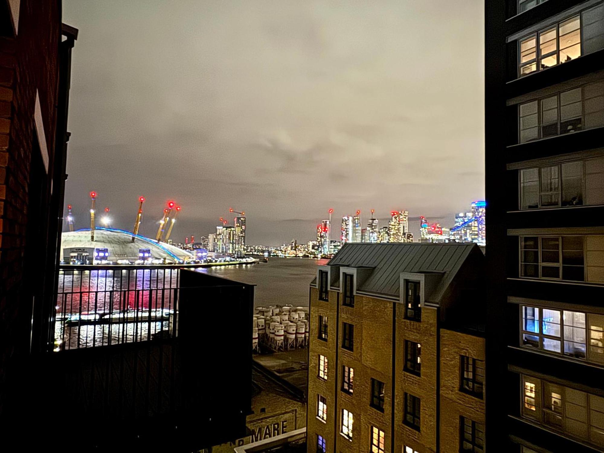 London Luxury Flat With Balcony, River View, O2 Arena, Excel, Canary Wharf, Station Appartement Buitenkant foto